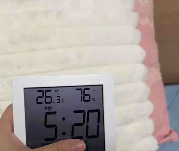 「枕元に置いて2時間」　『凍らせたペットボトル』の効果に「試して感動した」