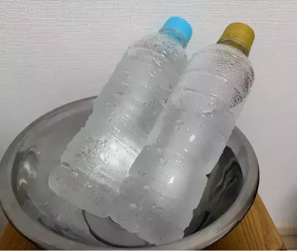 「枕元に置いて2時間」　『凍らせたペットボトル』の効果に「試して感動した」