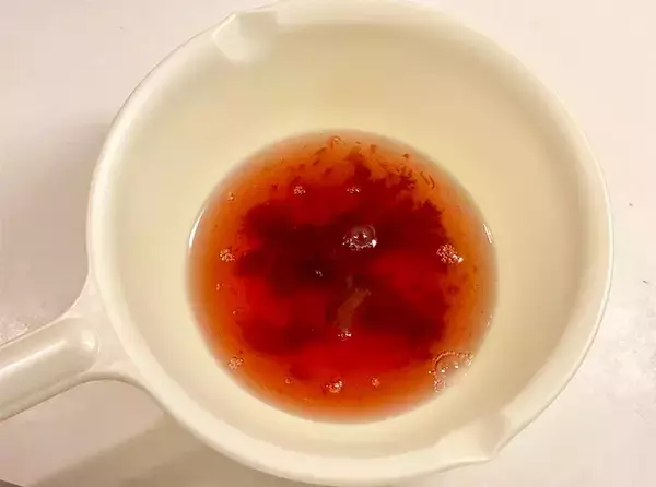 プルプルの『フルーチェ』を製氷皿に流して！　凍らせた簡単おやつに「また作って！」【レシピ】