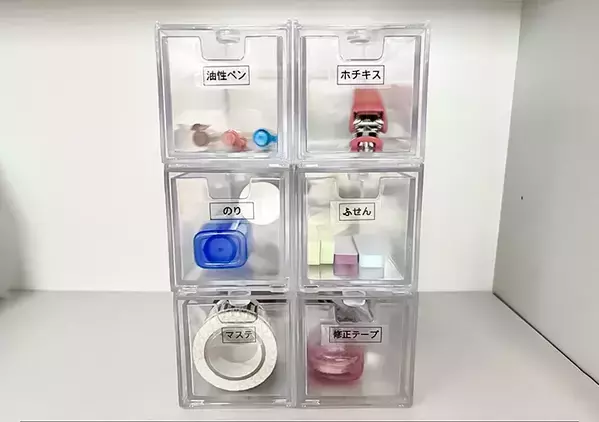 100均『透明ケース』の“上”にクッションシール？　使いやすさがアップする“意外な”活用術