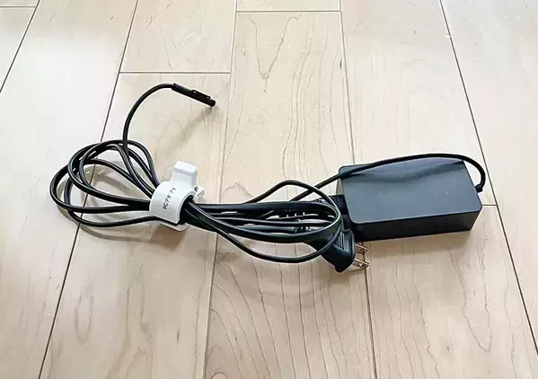 「コードの『指定席』ができた！」　整理のプロがやってる“100均＆無印良品”活用術