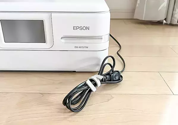 「コードの『指定席』ができた！」　整理のプロがやってる“100均＆無印良品”活用術