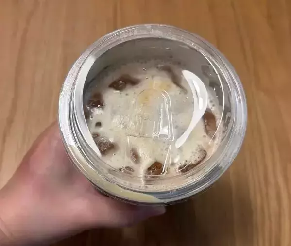 コンビニコーヒーをそのまま入れると？　ダイソー『タンブラー』の実力に「何個も欲しい！」