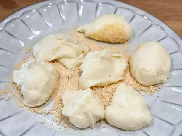 豆腐に『大さじ3杯』の片栗粉を入れただけで？　餅を超える“もっちもち”に驚き！