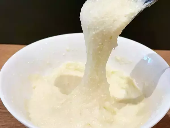 豆腐に『大さじ3杯』の片栗粉を入れただけで？　餅を超える“もっちもち”に驚き！