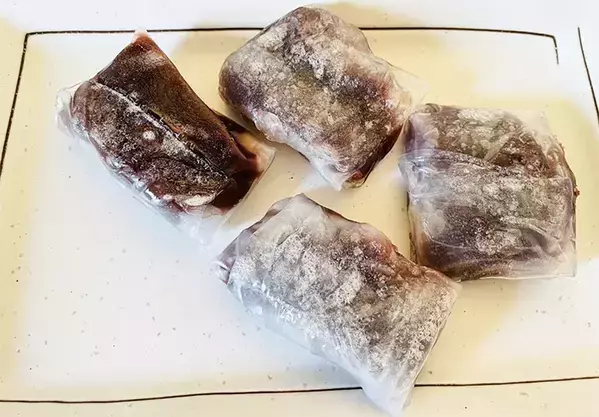 余ったライスペーパーで簡単おやつ！あんこを包んで焼いてみた
