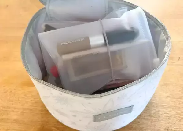 ダイソーで買った『仕分けポーチ』の活用法5選　「バッグの中で散らばらない」