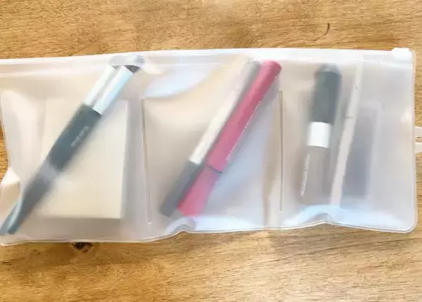 ダイソーで買った『仕分けポーチ』の活用法5選　「バッグの中で散らばらない」