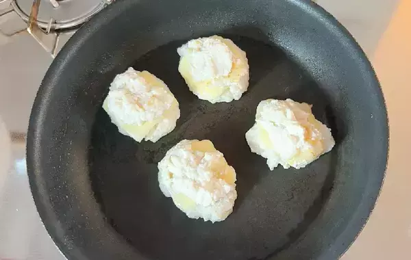 潰した豆腐に「大さじ2杯」混ぜてみて！　子供が喜ぶ簡単おかずが「驚くほどもちもち」