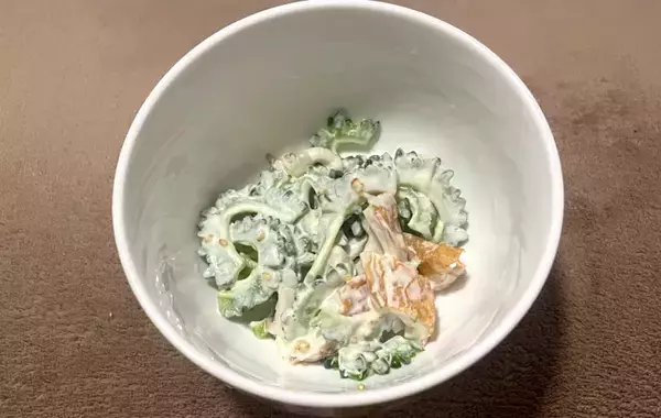 『大さじ1杯』で和えるだけ　ゴーヤとちくわのサラダに夫が「これは食べやすい」