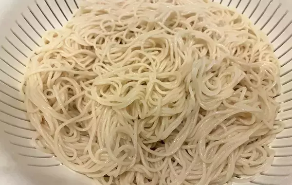 混ぜるだけでウマい『油そば風そうめん』　タレは砂糖、醤油のほかに大さじ1杯の？