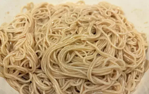 混ぜるだけでウマい『油そば風そうめん』　タレは砂糖、醤油のほかに大さじ1杯の？