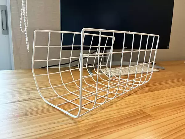 ティッシュ置き場が3分で作れる！　机のデッドスペースを生かす100均アイテム活用術