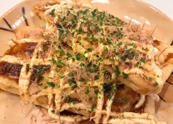 この手があった！粉を使わない『お好み焼き風』　油揚げに具材を詰めて