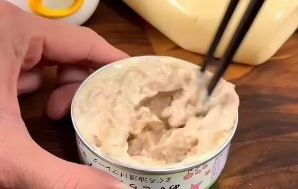 ツナ缶とお茶漬けの素で『混ぜご飯』　意外な組み合わせに「子供が喜ぶ！」