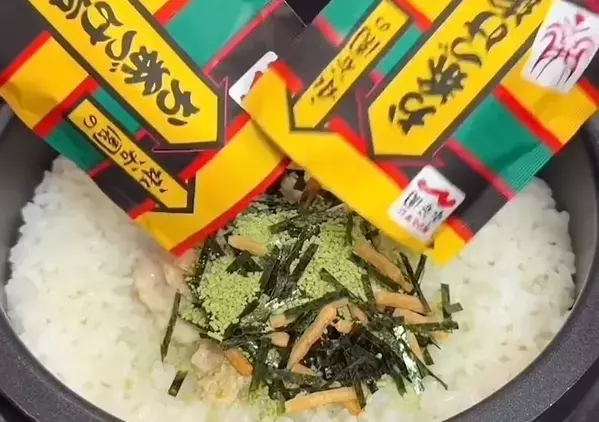ツナ缶とお茶漬けの素で『混ぜご飯』　意外な組み合わせに「子供が喜ぶ！」