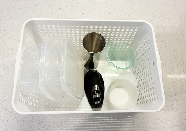 棚の保存容器、かさばってない？　収納アイディアに「スッキリした」「プチストレス解消」
