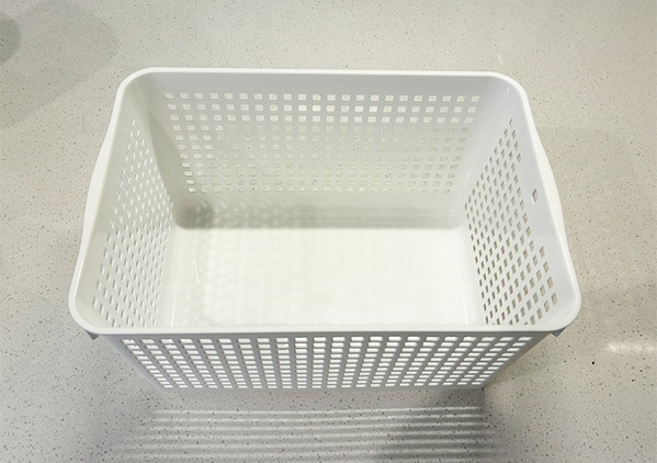 棚の保存容器、かさばってない？　収納アイディアに「スッキリした」「プチストレス解消」