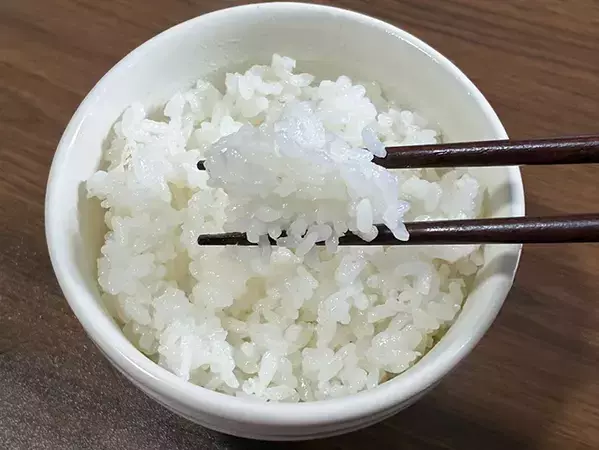 ごま油1杯を入れて炊いたら？　簡単な工夫で、ご飯の仕上がりが劇的に変わる！