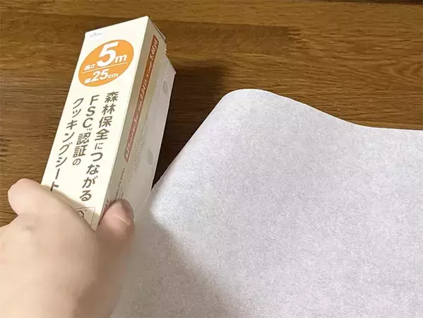 切って折るだけ！　ラップ・クッキングシートの『飛び出し防止ストッパー』の作り方【簡単1分】