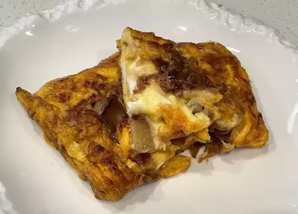 「こんなにおいしかったのか！」　ブロッコリーの茎をまな板に立ててカット？　玉子焼きに入れると…