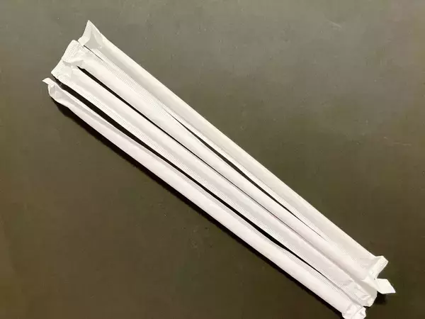 余ったストロー、半分に切って重ねると…？　袋をしっかり閉じる裏技に「想像以上！」【活用法4選】