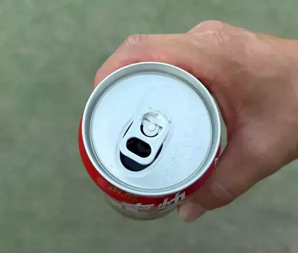 缶ジュースのプルタブを『180度』回すと？　試して正解だった裏ワザが、こちら