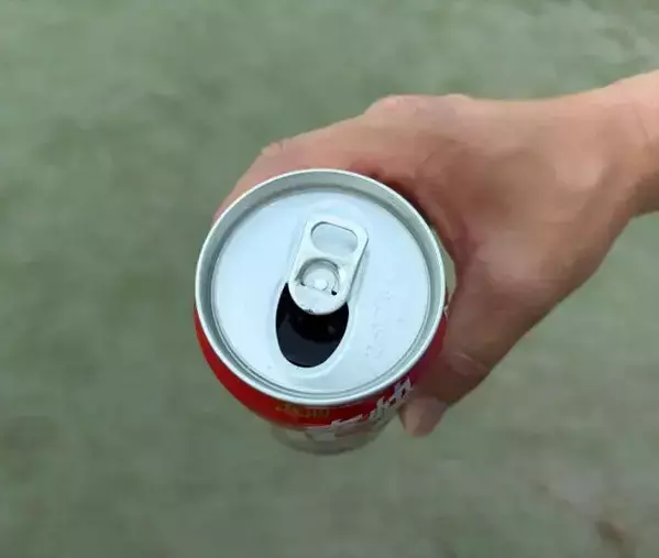 缶ジュースのプルタブを『180度』回すと？　試して正解だった裏ワザが、こちら