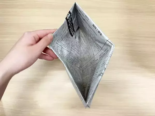 「こんな折り方あったんだ！」　コンパクトにたためる新聞紙ゴミ箱