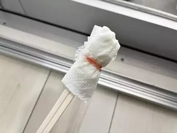 ウタマロクリーナーが窓サッシで使える！　1分で試せる簡単掃除術がこちら