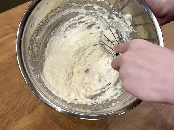 ホットケーキミックスに豆腐を混ぜて…　オーブンで焼いてできたのは？
