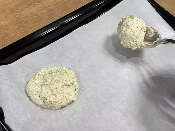 ホットケーキミックスに豆腐を混ぜて…　オーブンで焼いてできたのは？