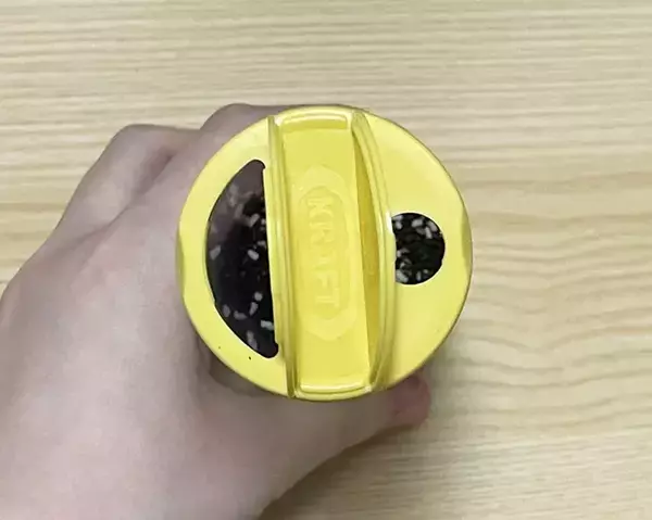 粉チーズの『空容器』が便利！　活用アイディアに「ちょうどいいサイズ感」「使いやすい」