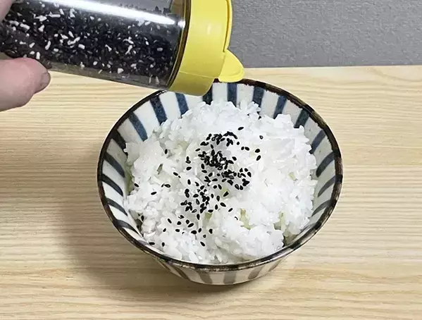 粉チーズの『空容器』が便利！　活用アイディアに「ちょうどいいサイズ感」「使いやすい」