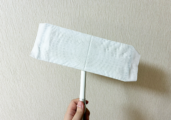 『フロアワイパー』の意外な使い方が？　効率よく掃除ができる便利技に「時短になった」