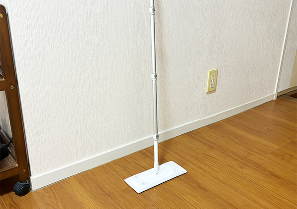 『フロアワイパー』の意外な使い方が？　効率よく掃除ができる便利技に「時短になった」