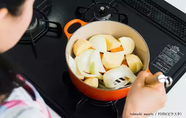 鍋で炒めると、すぐにくっつく原因は？ 　くっ付かないコツはあるのか、パール金属に聞いた