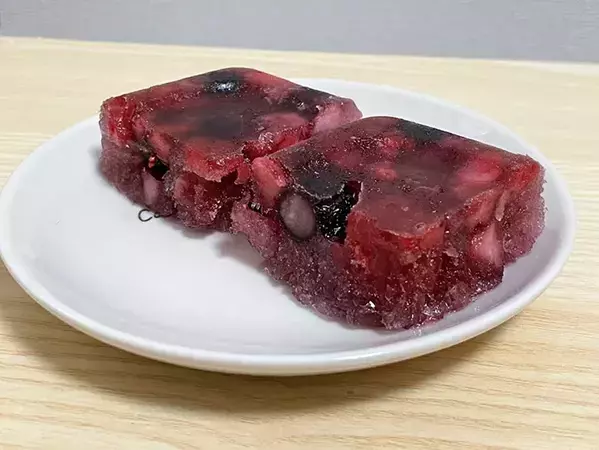 材料は2つだけ！　暑い日に食べたい『ひんやりスイーツ』のレシピに「シャーベットみたい」「すっきりした」