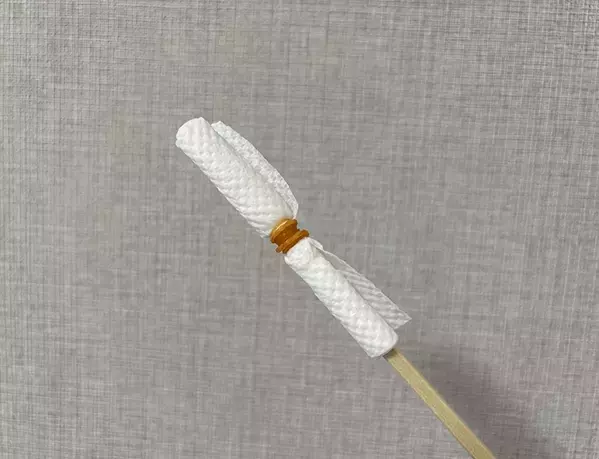 割り箸におしぼりを巻くと…　余りがちなアイテムだけで家中がピカピカになった