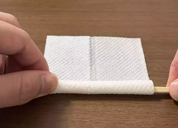 割り箸におしぼりを巻くと…　余りがちなアイテムだけで家中がピカピカになった