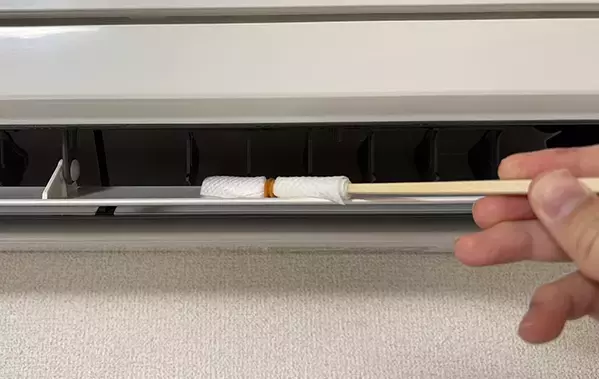 割り箸におしぼりを巻くと…　余りがちなアイテムだけで家中がピカピカになった