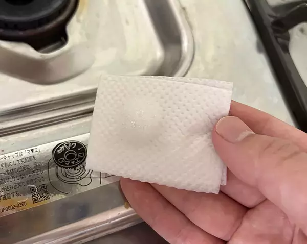 割り箸におしぼりを巻くと…　余りがちなアイテムだけで家中がピカピカになった