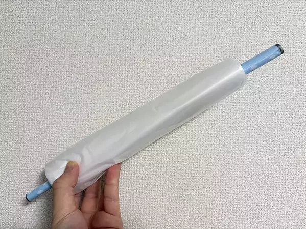 『ゴミ箱の中』につっぱり棒を設置すると…　5分でゴミ袋の交換がラクになるアイディア