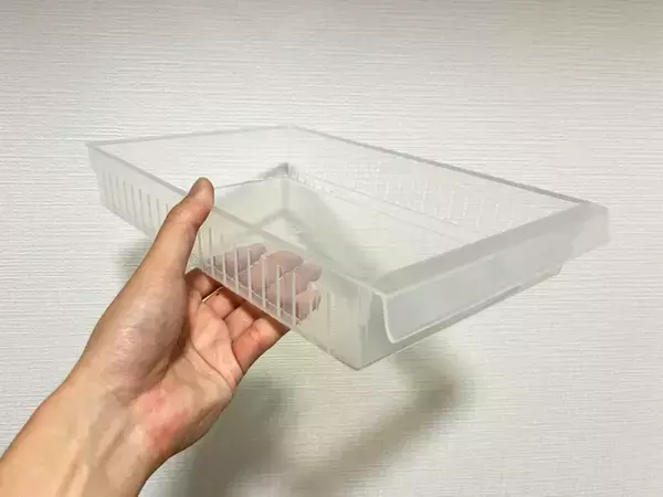 玄関で110円食品トレーを活用！　下駄箱に置くだけで「毎日が快適！」