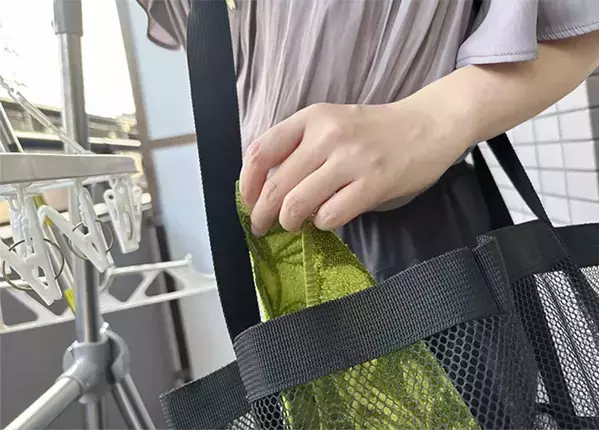 洗濯カゴはやめた！　300均ストラップと袋で「腰の負担」をなくす裏ワザ