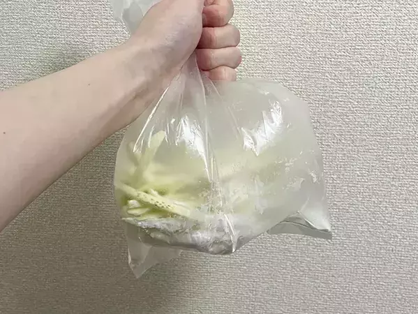「そうめんみたい」「つるんとしてる」　ナスを千切りにしてゆでた結果が、こちら