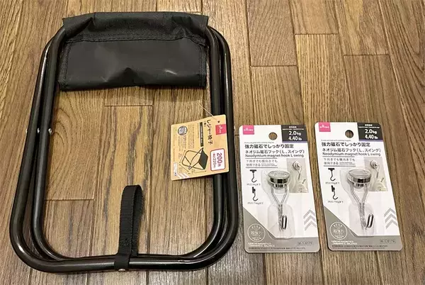 靴の脱ぎ履きがラクになる！　100均フックで『玄関用椅子』を設置する方法