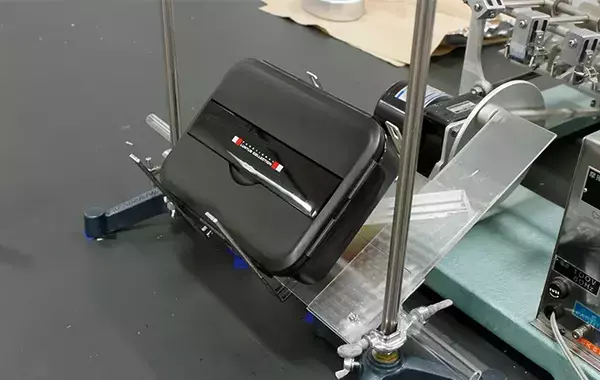 弁当の汁漏れ、原因は容器？　4種類の弁当箱を900回傾けてみたら…【検証】