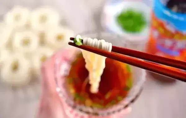 めんつゆは水で割りません！　管理栄養士が試した「そうめんの意外な食べ方」【3選】
