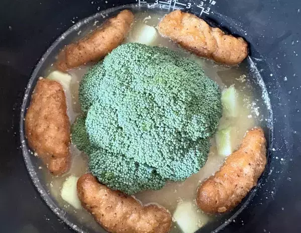 「え、そのまま？」夫が驚いた！丸ごと投入して炊飯するだけの『時短ご飯』